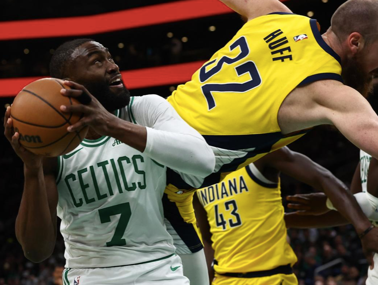 15分大胜东部垫底队！布朗连续爆发，西亚卡姆32+10独木难支