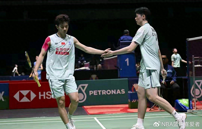 开云体育下载APP-全英赛国羽悲喜夜:女线扛旗,男队团灭,决赛死磕韩国!|安洗莹|王祉怡|女双|半决赛|全英羽毛球公开赛_新浪体育_新浪新闻